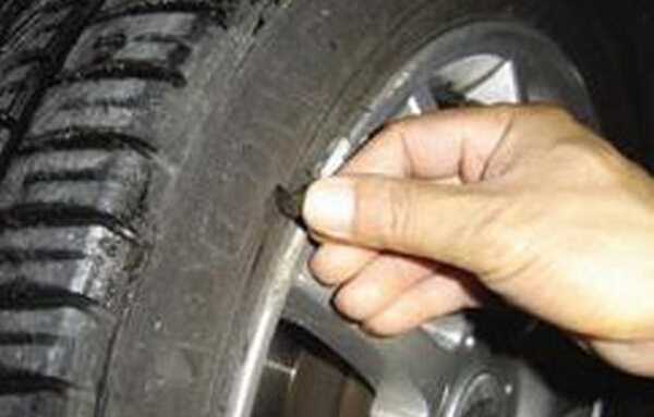 汽车轮胎磨损怎么办？要立即停车做详细检查